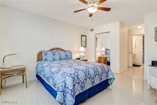 1190 Wildwood Lakes Blvd in Naples, FL - Building Photo