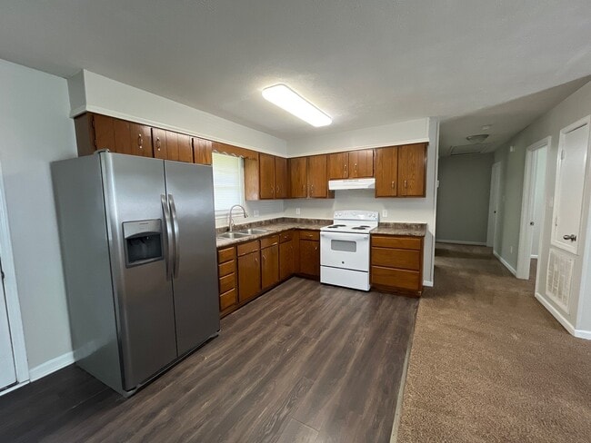 11 Markwood Ln in Jackson, TN - Foto de edificio - Building Photo