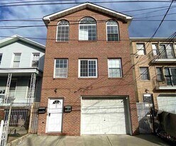 36 Jewett Ave in Jersey City, NJ - Building Photo