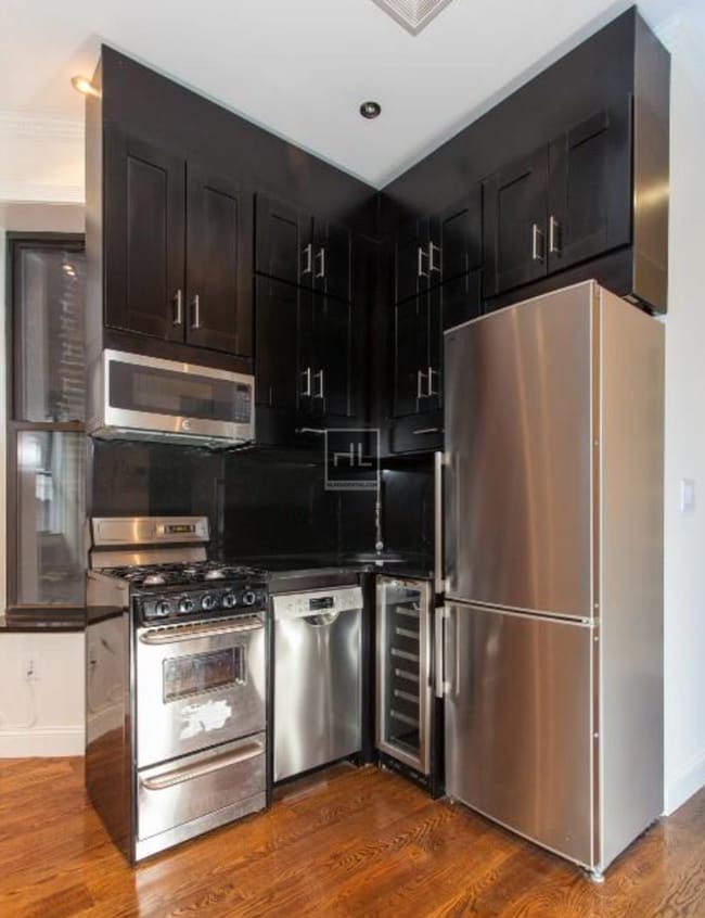 17 W 103rd St in New York, NY - Building Photo - Building Photo