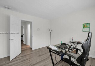 7211 W Sunrise Blvd in Plantation, FL - Building Photo - Building Photo