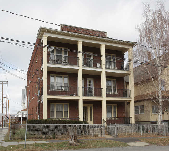 226 S Irving Ave in Scranton, PA - Foto de edificio - Building Photo