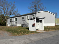 117 Mobile Court Rd in Breezewood, PA - Foto de edificio - Building Photo