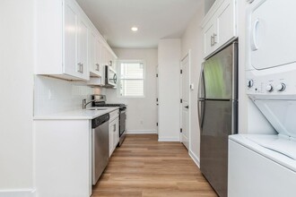 164 Glenwood Ave, Unit 102 in Bloomfield, NJ - Building Photo - Building Photo