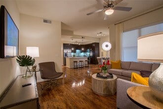 500 Crawford St in Houston, TX - Foto de edificio - Building Photo