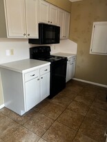 5101 Middlecoff Cir in Corpus Christi, TX - Building Photo