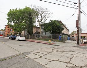 Loma Garden Apartments in Los Angeles, CA - Building Photo - Building Photo