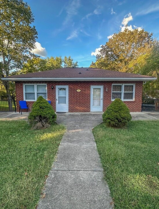 521 Hawkins Rd in Clarksville, TN - Building Photo