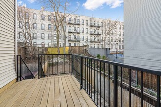 1208 St Marks Ave in Brooklyn, NY - Foto de edificio - Building Photo