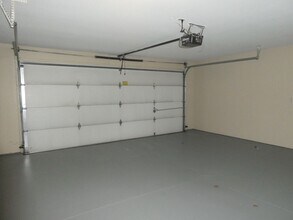 1032 NW Willow Dr in Grain Valley, MO - Building Photo - Building Photo