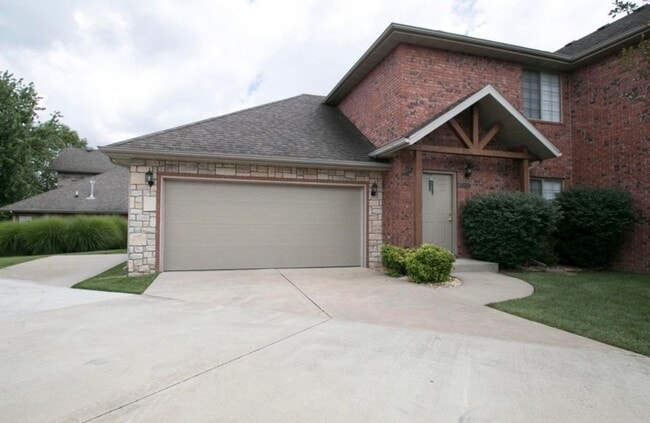 2337 W Chesterfield St