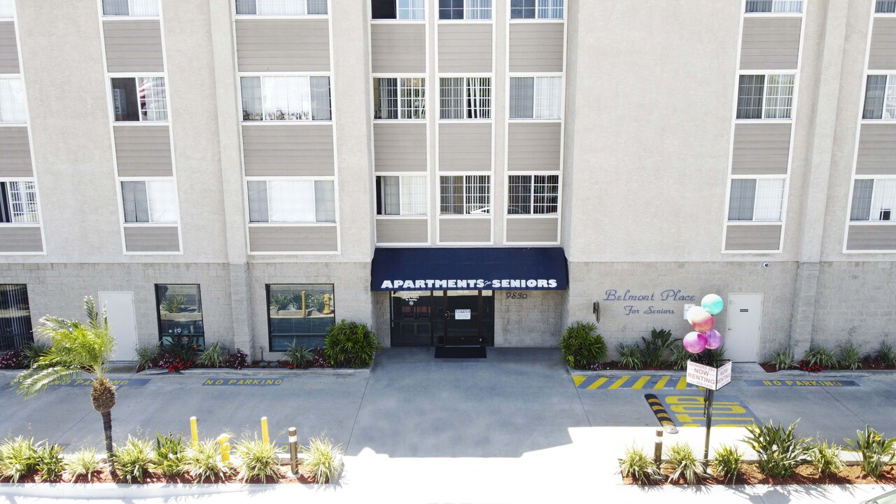Belmont Place - Senior Community in Bellflower, CA - Foto de edificio