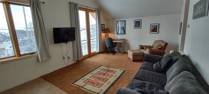 114 Aldasoro Rd in Telluride, CO - Foto de edificio - Building Photo