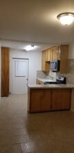 1510 Haldon St, Unit D in Bakersfield, CA - Building Photo - Building Photo
