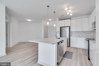 10755 Fairgrounds Dr in Fairfax, VA - Foto de edificio - Building Photo