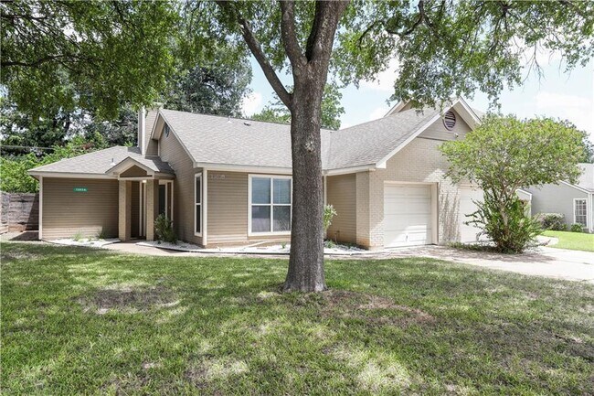 1302 Danbury Square in Austin, TX - Building Photo - Building Photo