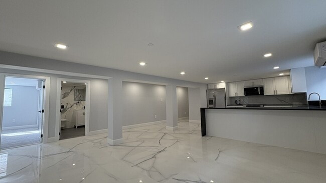 1-64 Beach 124th St, Unit 3 in Queens, NY - Building Photo - Building Photo