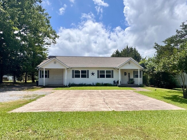property at 642 Scoggins Rd