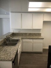 Poinsettia Place in West Hollywood, CA - Foto de edificio - Interior Photo