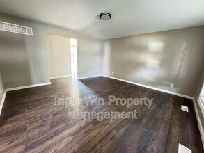 11306 Parkmont Dr in St. Louis, MO - Building Photo - Building Photo