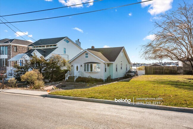 2 Pirates Cove in Massapequa, NY - Foto de edificio - Building Photo