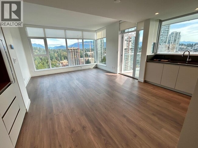 720 Farrow St in Coquitlam, BC - Building Photo - Building Photo