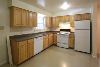 College Hill Apartments in St. Louis, MO - Building Photo - Interior Photo