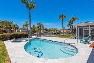 4246 Marine Pkwy in New Port Richey, FL - Building Photo