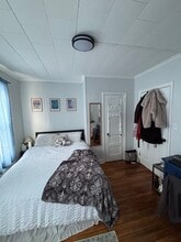 451 New Park Ave, Unit Fl 1 in West Hartford, CT - Foto de edificio - Building Photo