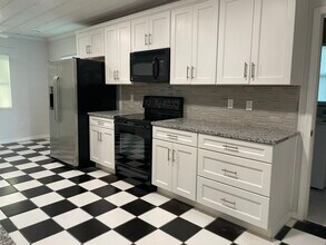 301 S Jenkins Rd in Fort Pierce, FL - Building Photo - Building Photo