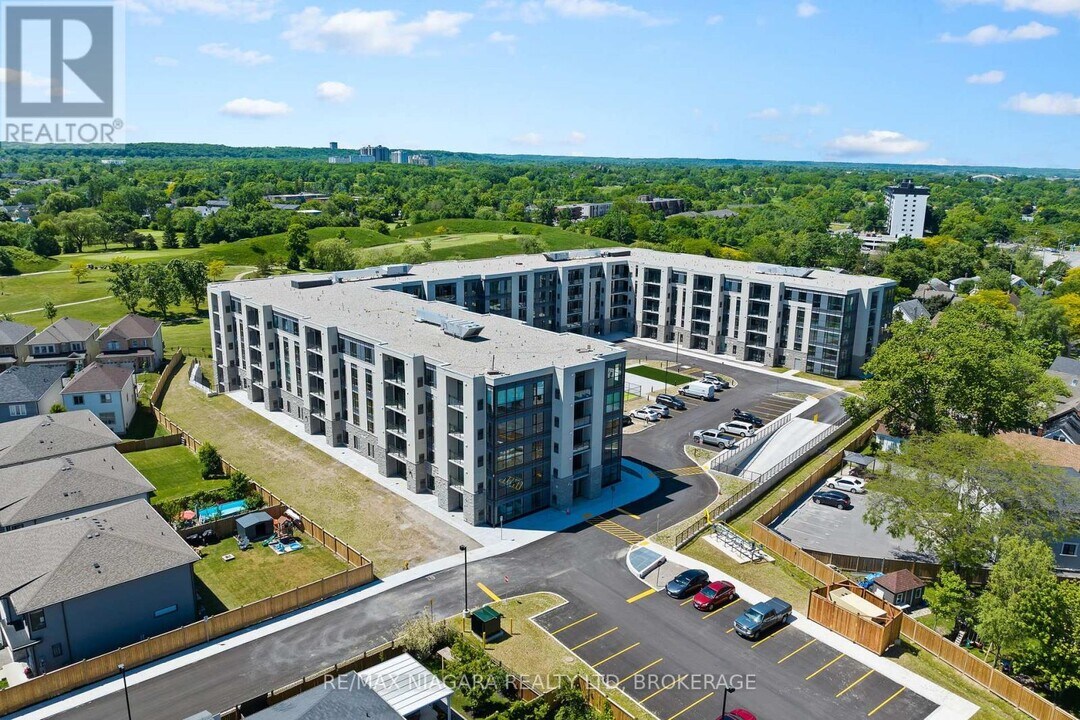 50 Herrick Ave in St Catharines, ON - Building Photo