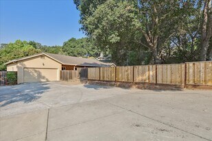 14251 Saratoga Sunnyvale Rd in Saratoga, CA - Building Photo