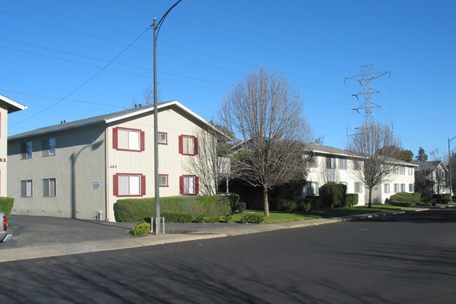 Rinconada Court Apartments in Los Gatos, CA - Building Photo - Building Photo