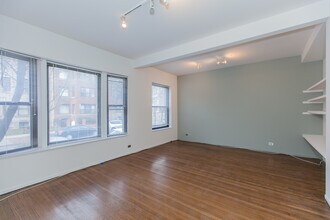 727 W Cornelia Ave, Unit 2 in Chicago, IL - Building Photo - Building Photo