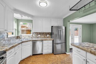 4303 Piney Woods Dr in Houston, TX - Building Photo