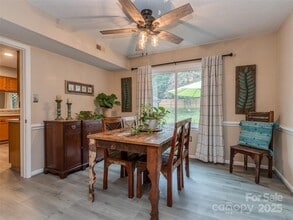 8715 Parkchester Dr in Charlotte, NC - Foto de edificio - Building Photo