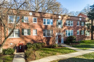 Colonial Village I in Arlington, VA - Foto de edificio - Building Photo