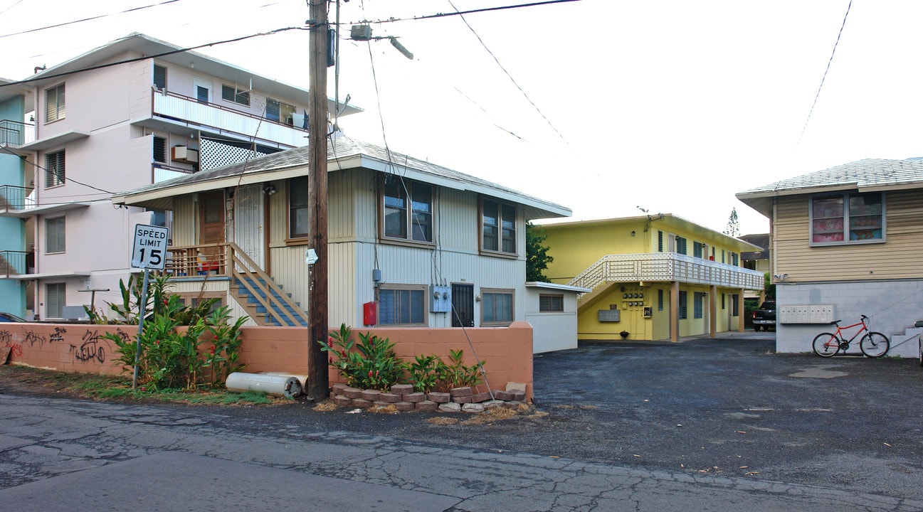 727 Mahiai St in Honolulu, HI - Building Photo