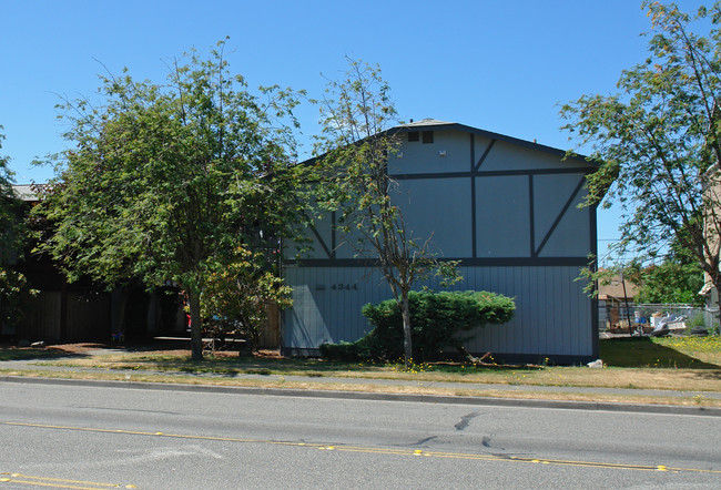 4344 S Warner St in Tacoma, WA - Foto de edificio - Building Photo