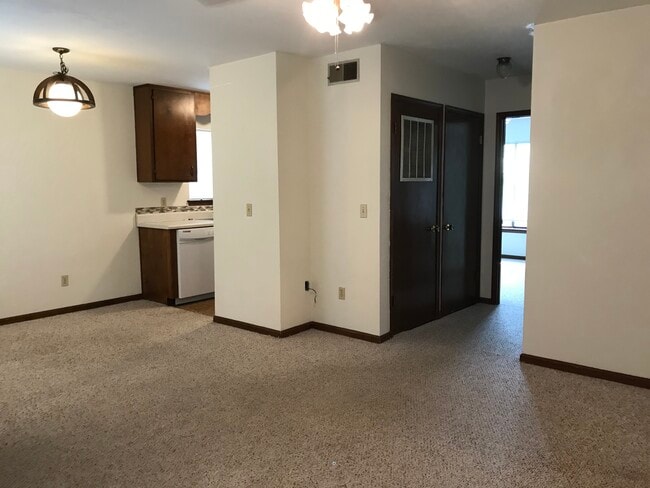 2013 Rickards Rd, Unit A in Tallahassee, FL - Foto de edificio - Building Photo