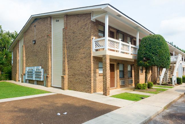 Creek Bend Apartments in Huntsville, AL - Building Photo - Building Photo