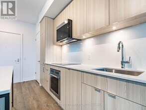 251 Masonry Wy in Mississauga, ON - Building Photo - Building Photo