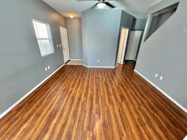 8707 Roping Rodeo Ave in Las Vegas, NV - Foto de edificio - Building Photo