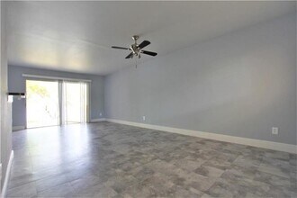 3413 NW 44th St in Lauderdale Lakes, FL - Foto de edificio - Building Photo