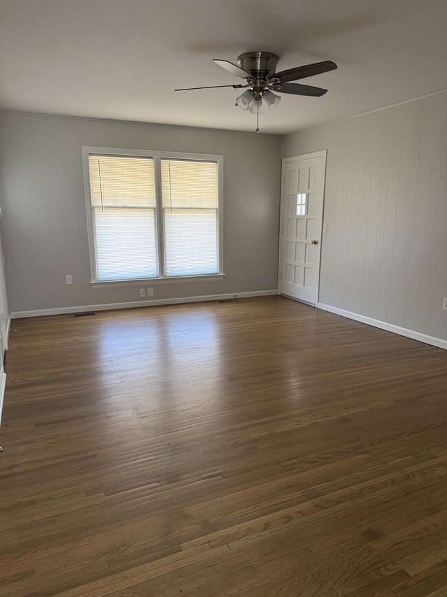 1205 Jackson St in Great Bend, KS - Building Photo - Building Photo