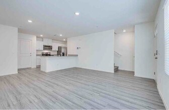 6957 Honor Hl St in Las Vegas, NV - Building Photo - Building Photo