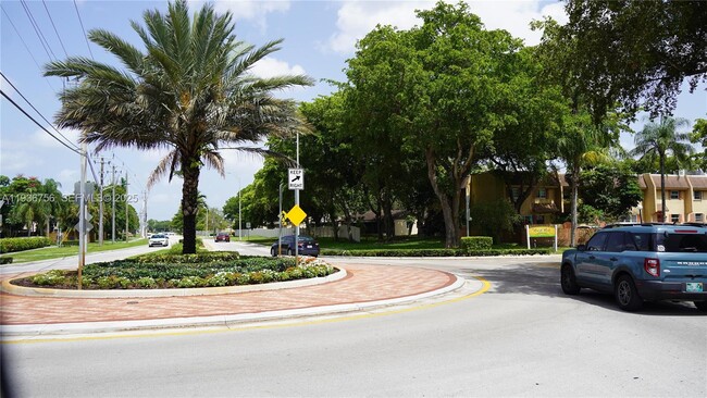 7175 Nova Dr in Davie, FL - Foto de edificio - Building Photo