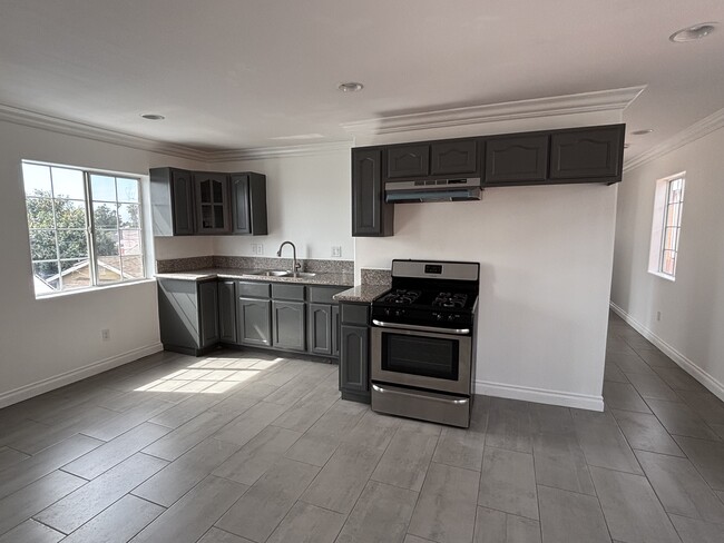 2429 E 110th St, Unit Unit B, Unit Unit B