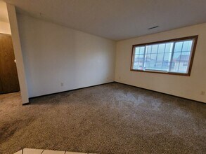 3080 9th St in Marion, IA - Building Photo - Building Photo