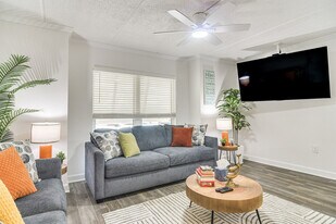 8931 Blind Pass Rd, Unit SI ID1386152P in St Pete Beach, FL - Building Photo